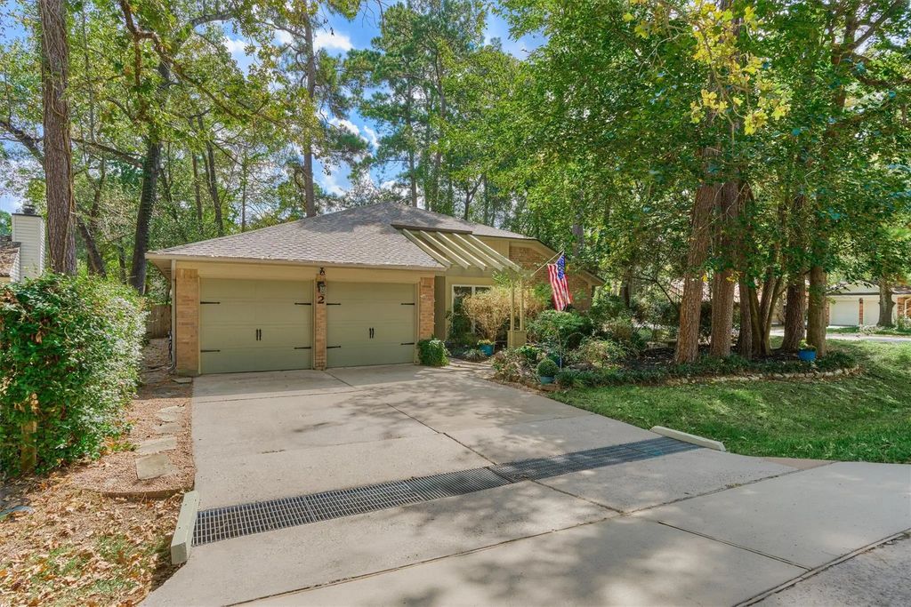 2 Rock Pine Court, The Woodlands