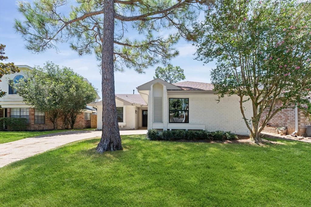 12823 Ashford Hills Drive Drive, Houston