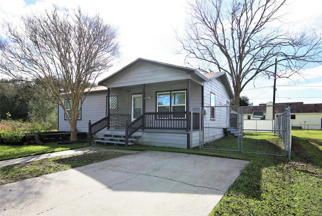 6611 Wayne Johnson Avenue, Hitchcock