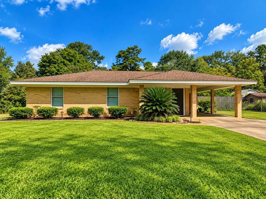 1815 Lee Miller Road, Silsbee