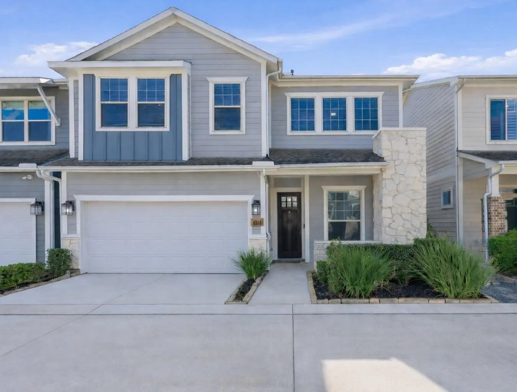 8715 Axlewood Lane, Houston