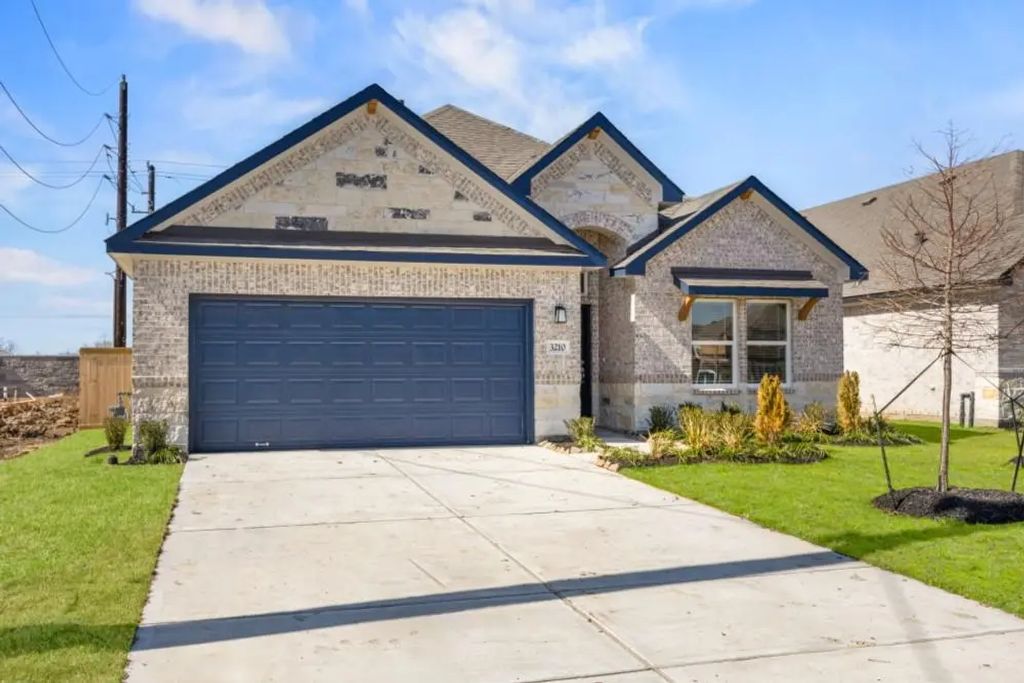 3210 Emerald Hills Drive, Angleton