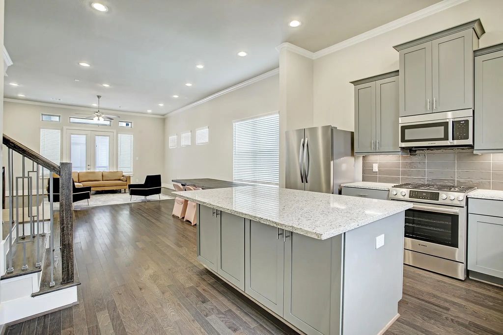 5802 E Post Oak Lane, Houston