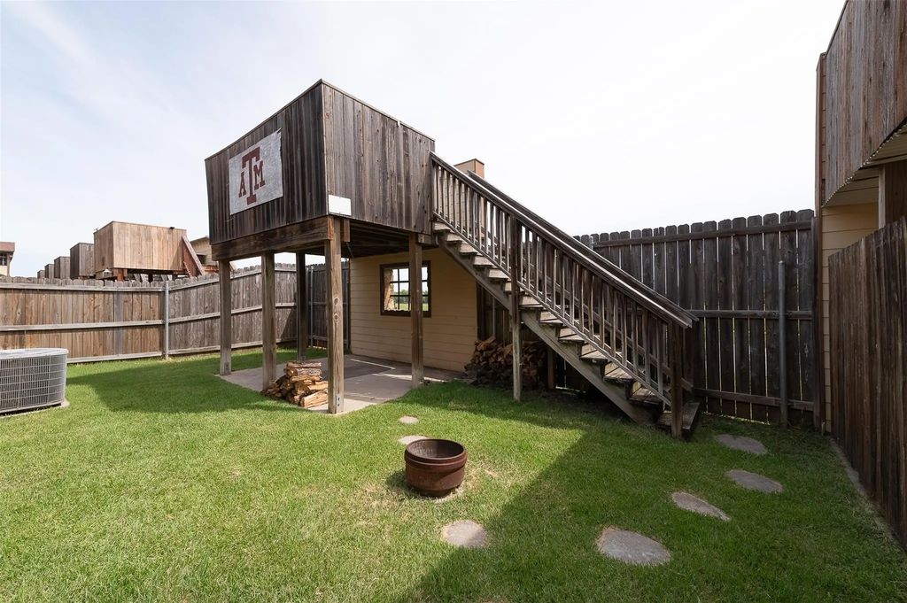 4311 Commando Trail, College Station