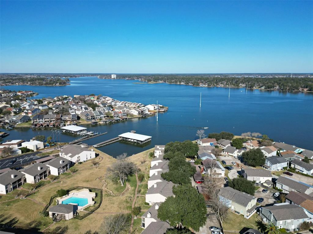 102 Lakeview Terrace D, Conroe