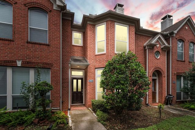 707 W Heights Hollow Lane, Houston