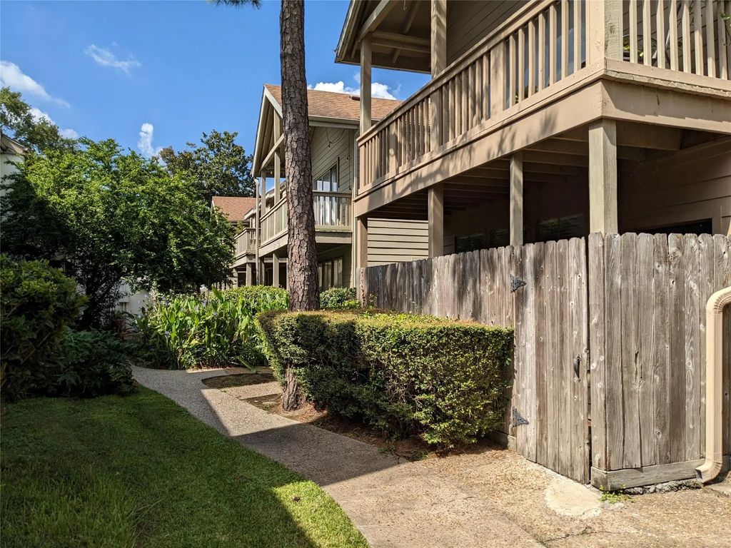2100 Tanglewilde Street 241, Houston