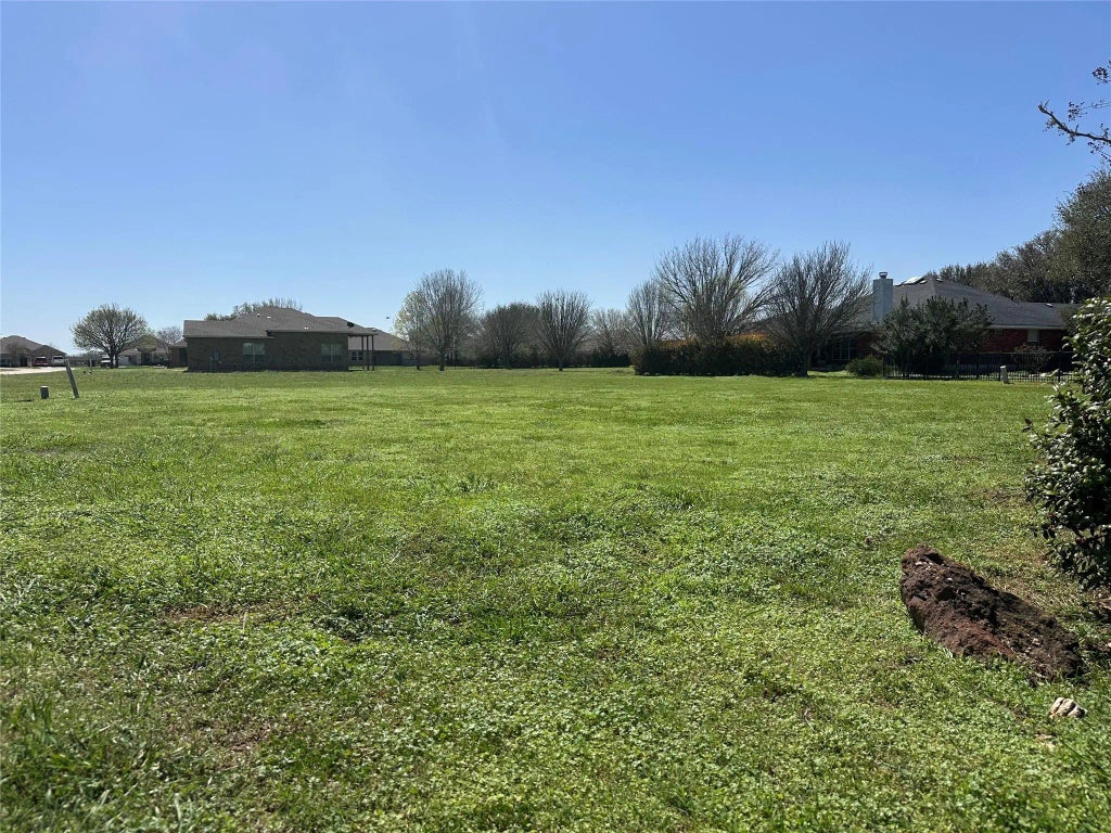 102 Bobolink Drive, Bastrop