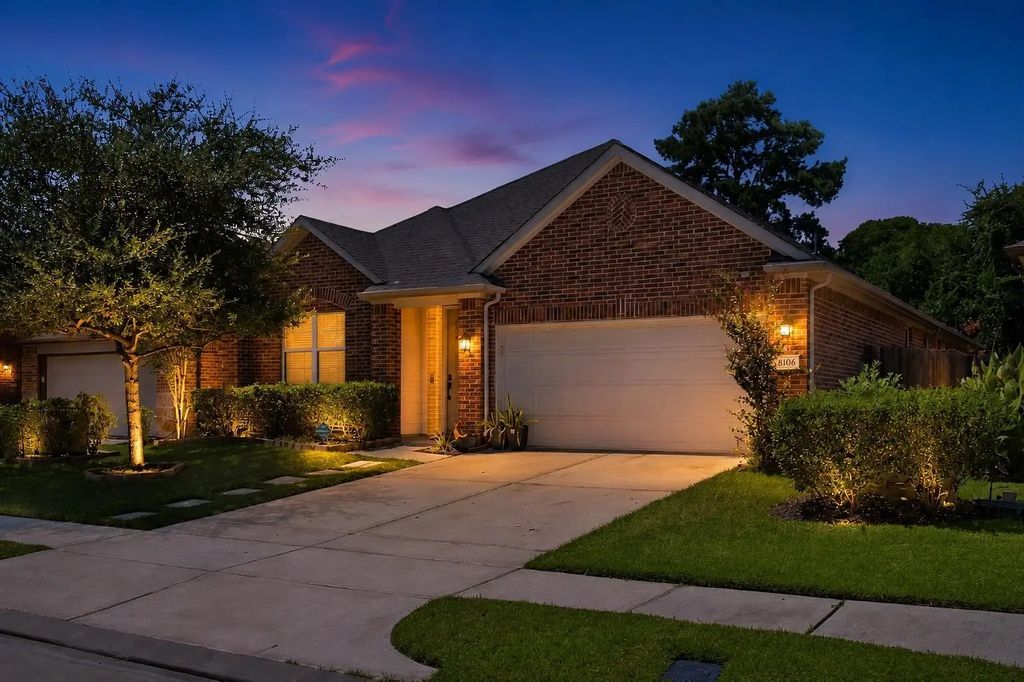 8106 Sutton Crest Drive, Tomball