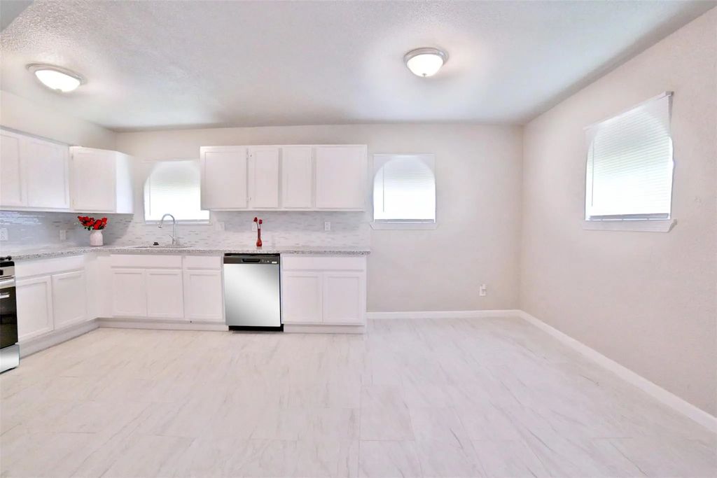 9409 Kentshire Drive, Houston