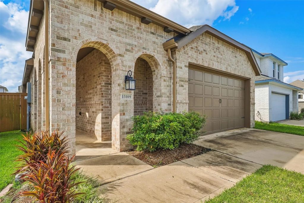 13109 Blue Flora Drive, Texas City