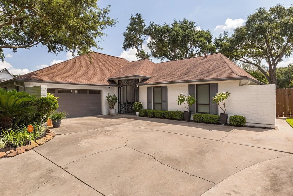 906 Eva Drive, Katy