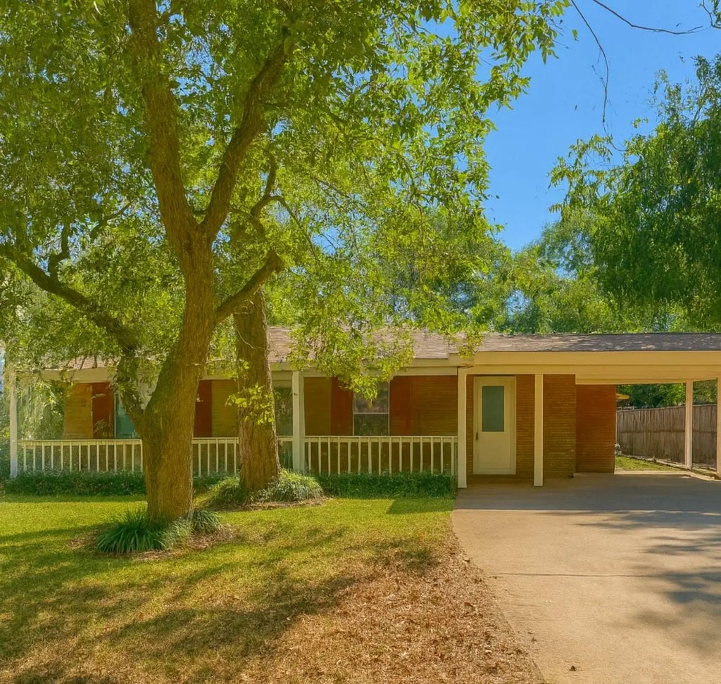 432 Young Street, Livingston