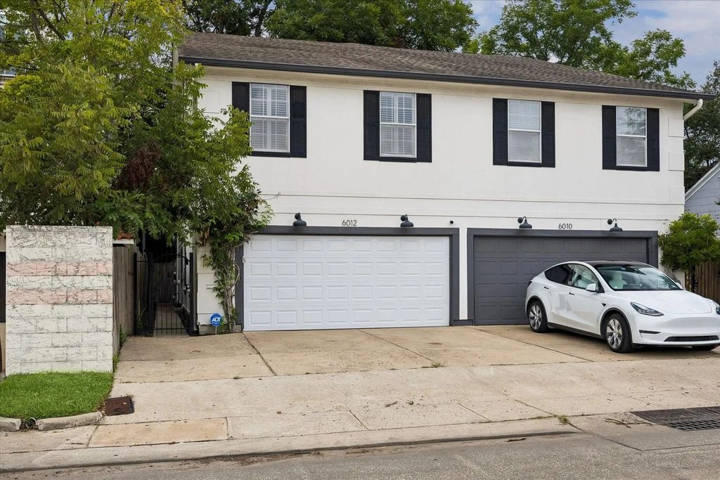 6012 Kirby Drive, Houston