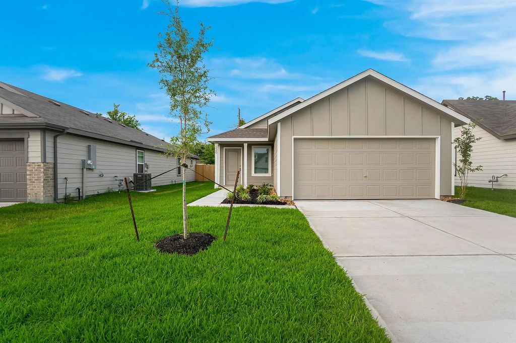 220 Laura Leigh Lane, Angleton