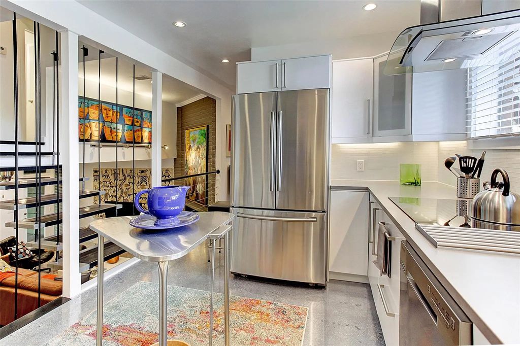 5252 Memorial Drive 5252, Houston