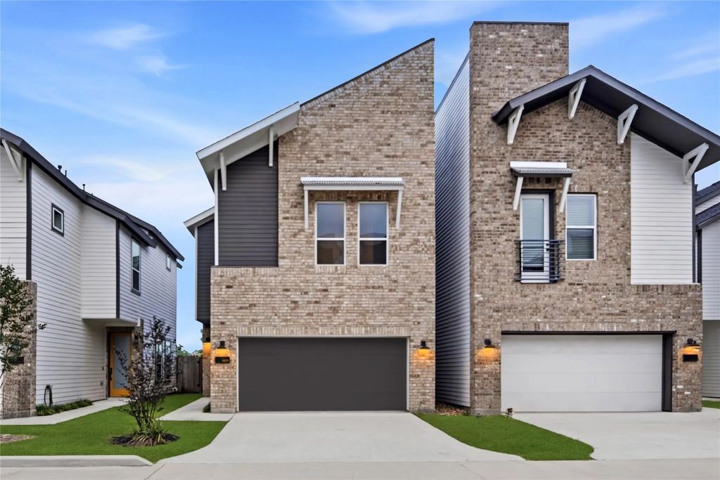 5820 Francis Oak Place, Houston