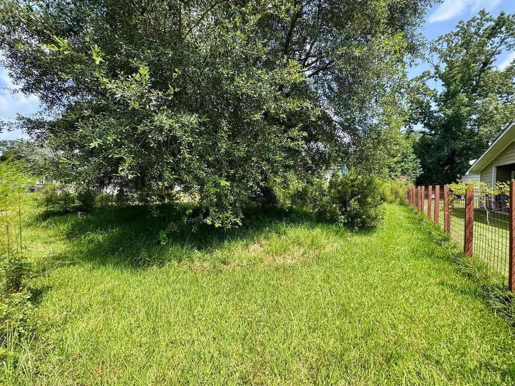 10159 Peck Road, Lumberton
