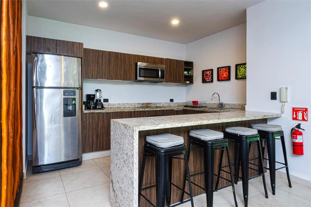 8 Calle Iximche Street 305, 