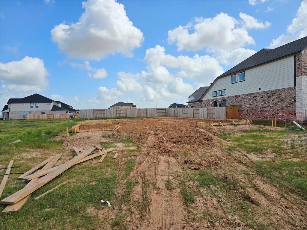 2105 Sunflower View Street, Brookshire