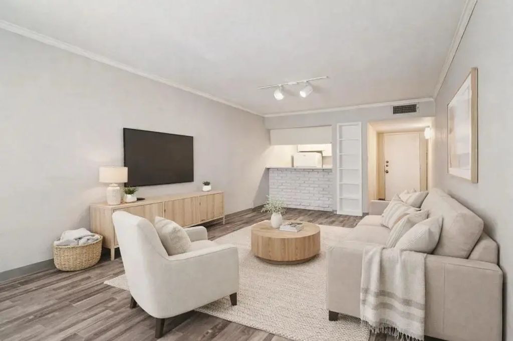 2815 Greenridge Drive 2-065, North Houston