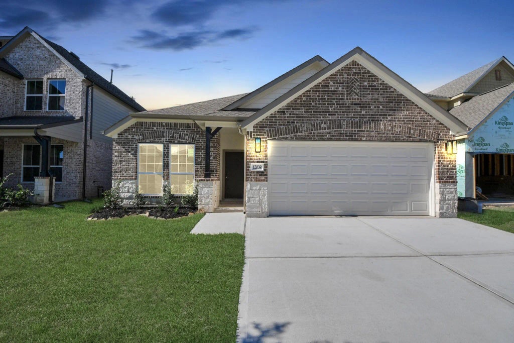 12039 Maple Oak Drive, Houston