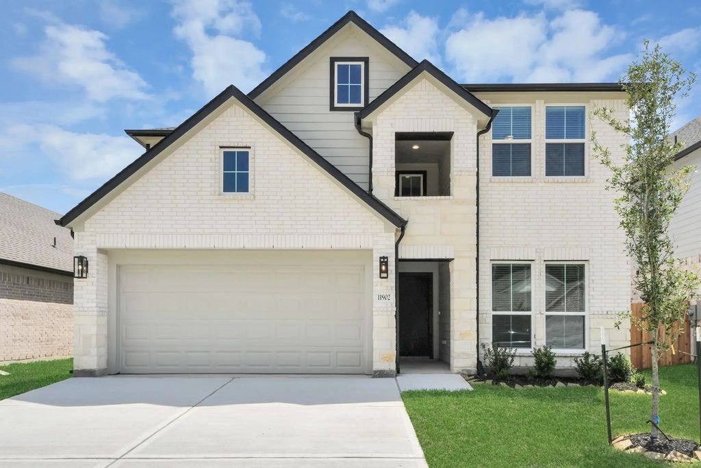 1021 Golden Glow Path, Magnolia