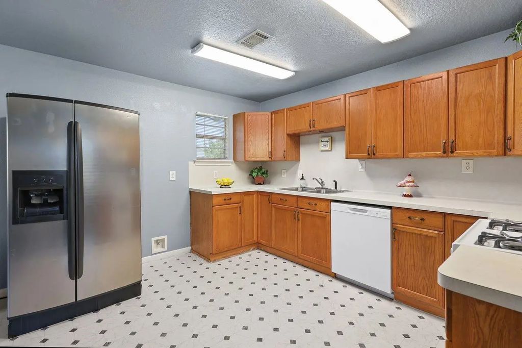 7417 Stephanie Drive, Deer Park