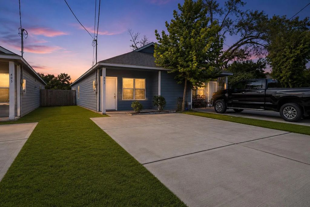 403 E Avenue G, Conroe