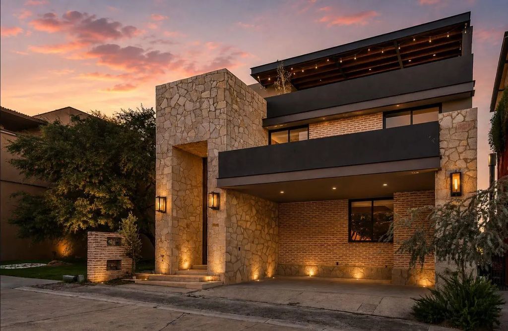 7 Coronado, 