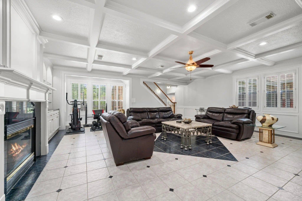 317 Avenue Of Oaks Street, Houston