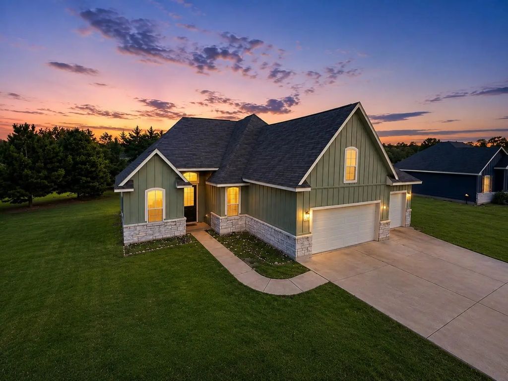 26355 Lakeshore Drive, Hempstead