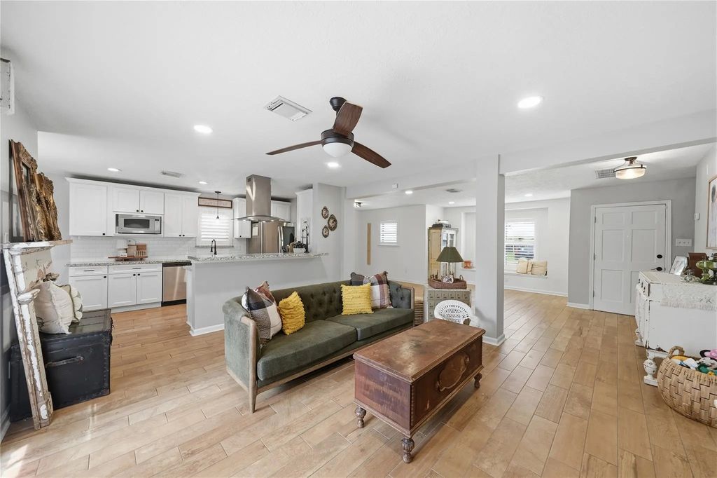 3037 Longwood Lane, Dickinson