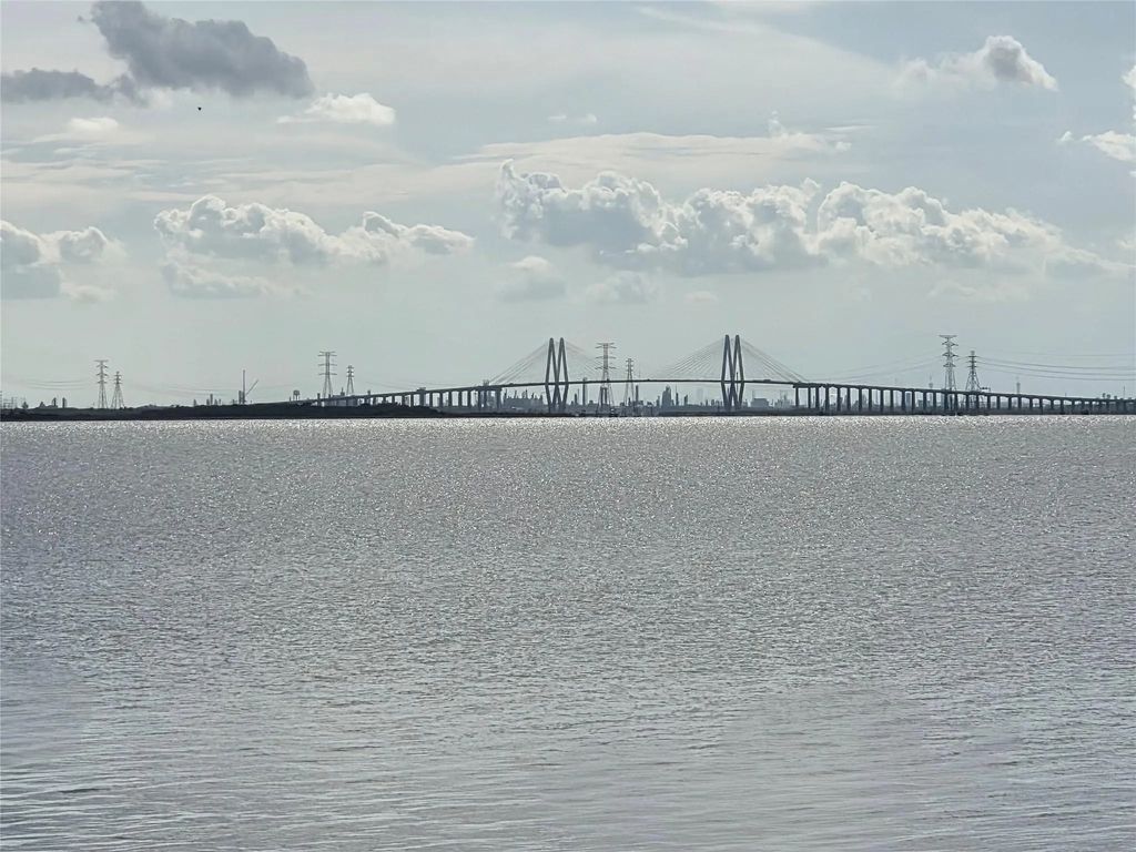 Bay Oaks Harbor Drive, Baytown