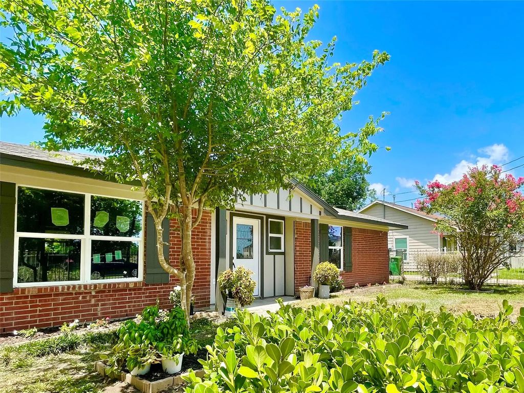 5039 Briscoe Street, Houston