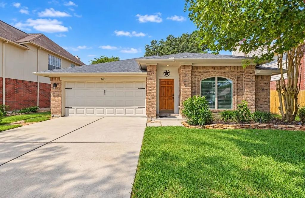 16114 N Lakestone Drive, Tomball