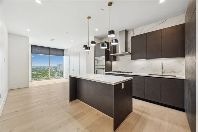 1711 Allen Parkway 1702, Houston