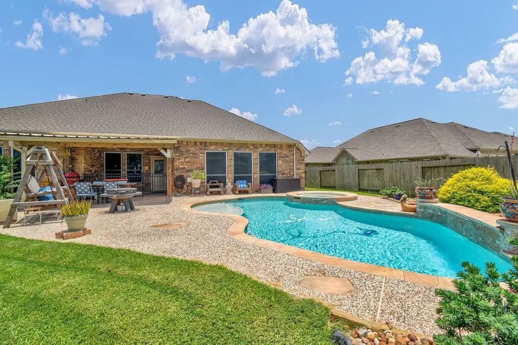 1283 Laurel Lane, Angleton