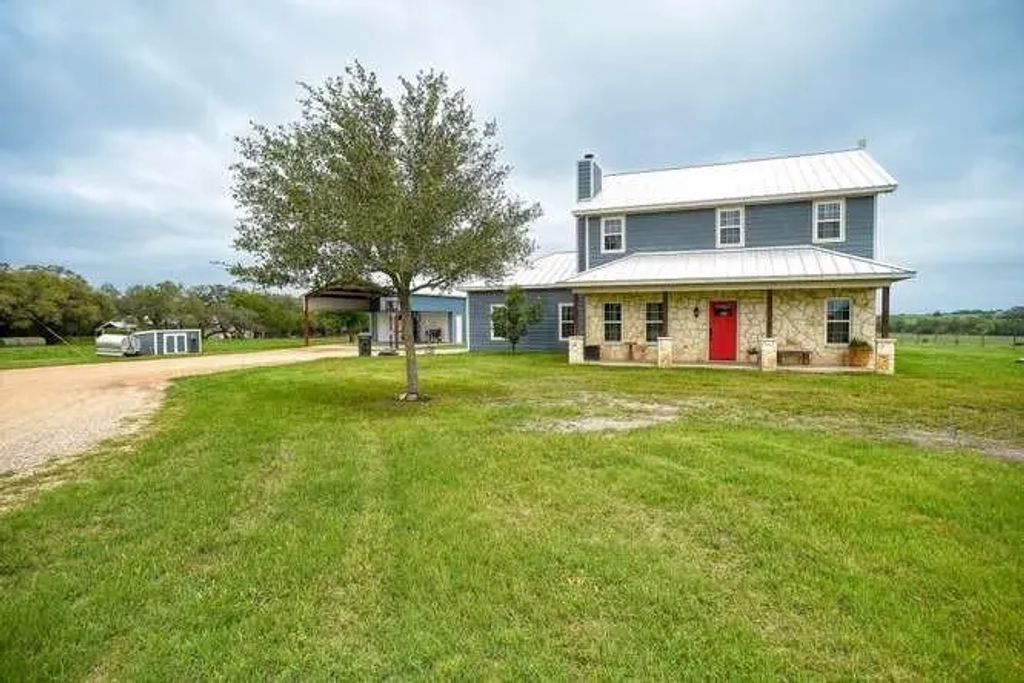 1345 E Old Hallettsville Road, Flatonia