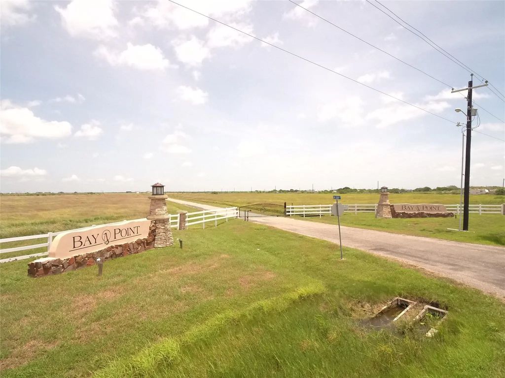 102 Redfish Way, Port Lavaca