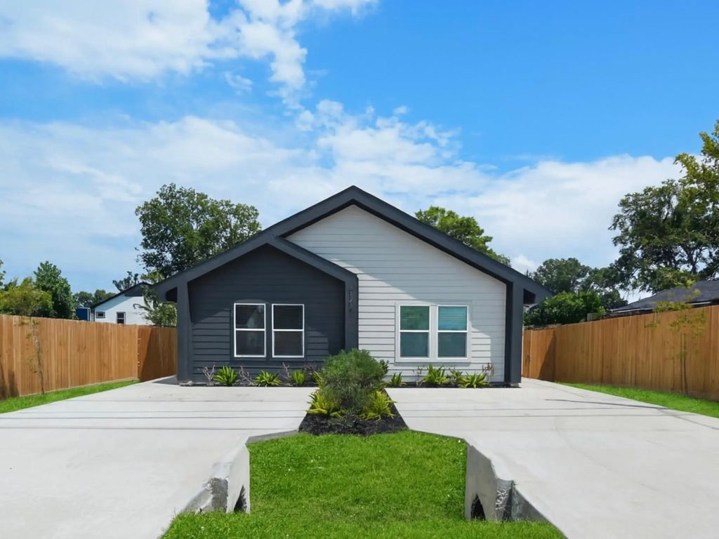 8122 Double Avenue B, Houston