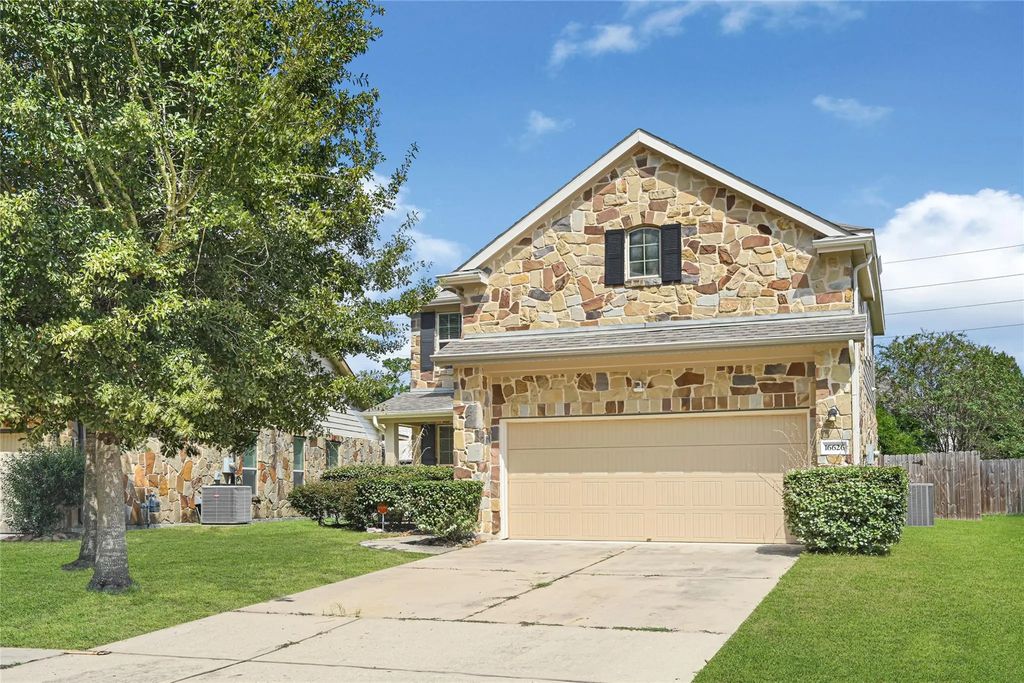 16626 Lake Prince Lane, Houston