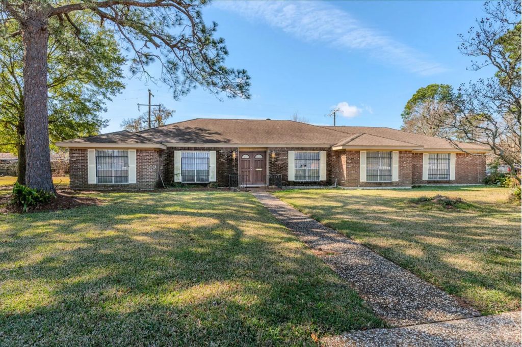 3649 Memorial Boulevard, Port Arthur