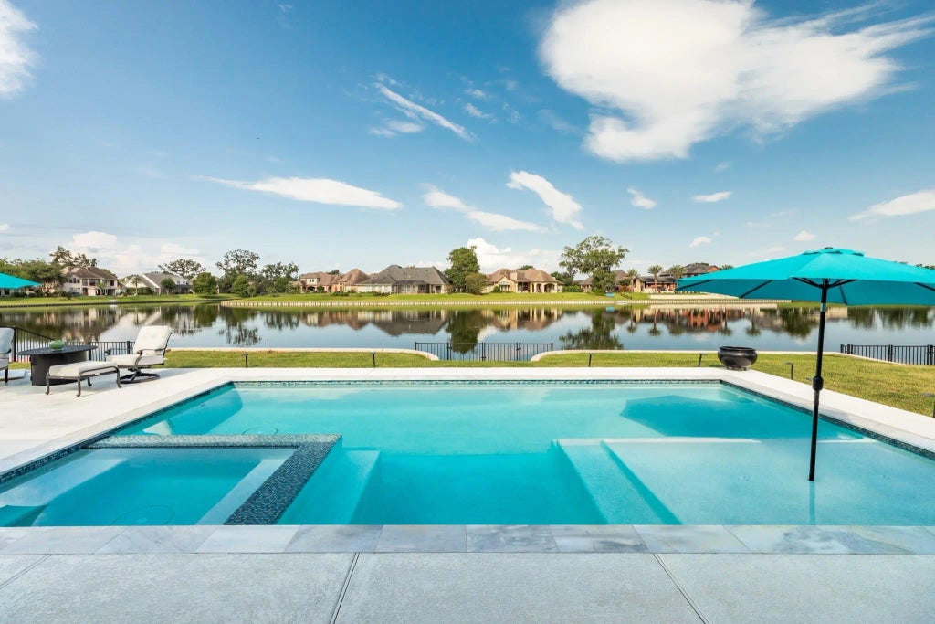 217 Arrowhead Drive, Lake Jackson