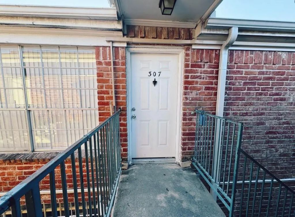 9201 Clarewood Drive 307, Houston