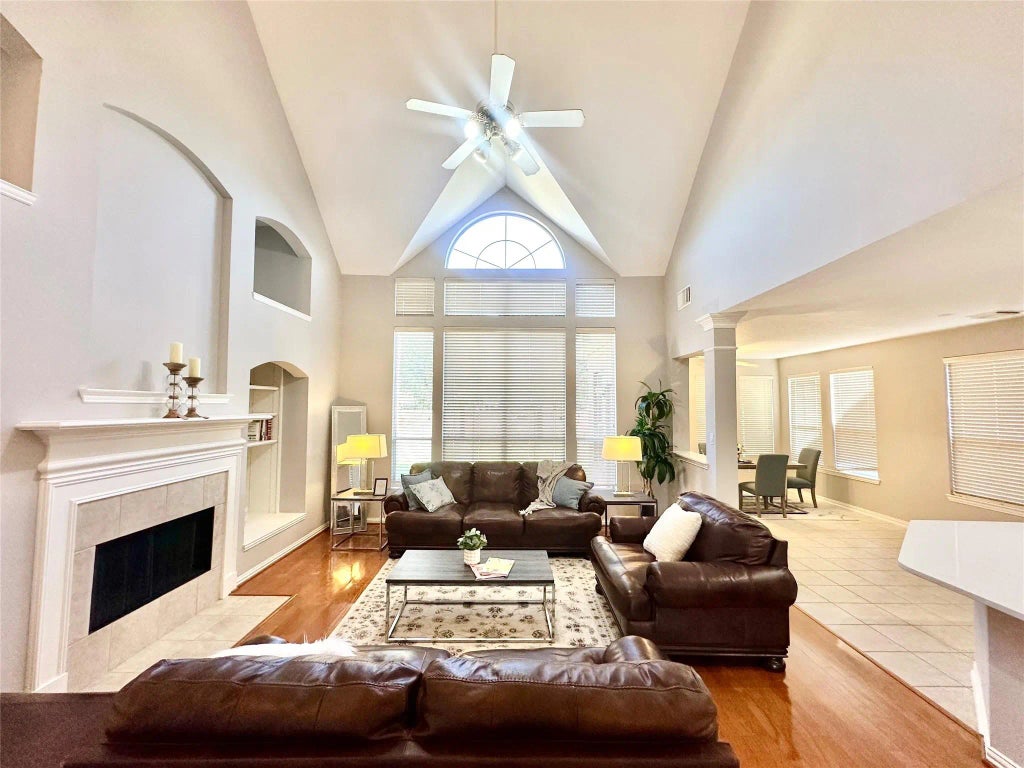 5439 Emerald Pointe Lane, Sugar Land