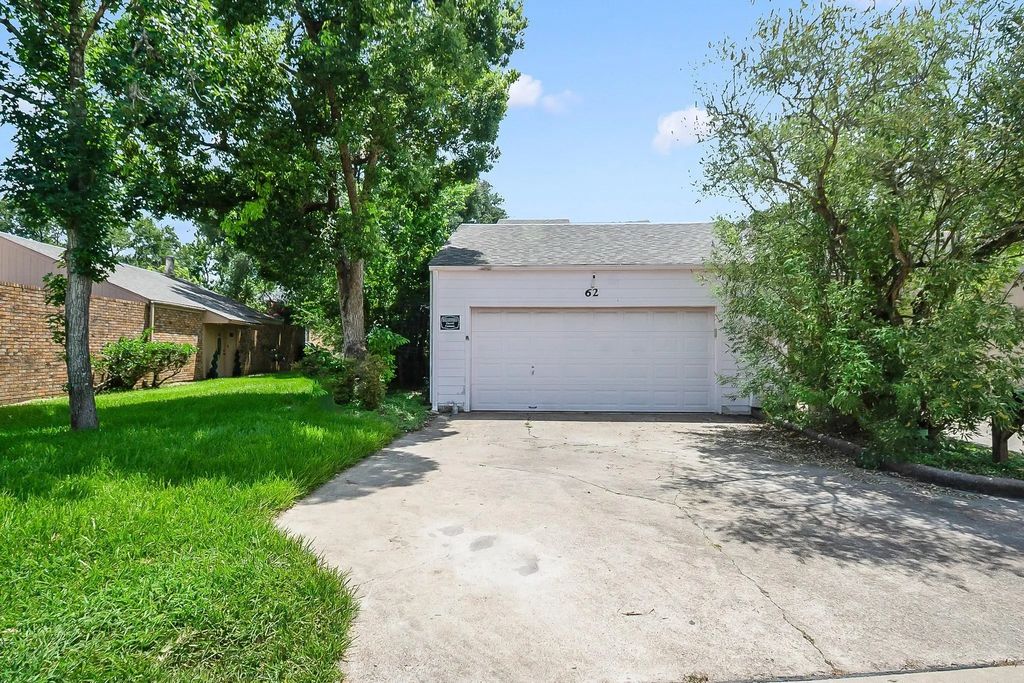 62 Chervil Common, Lake Jackson