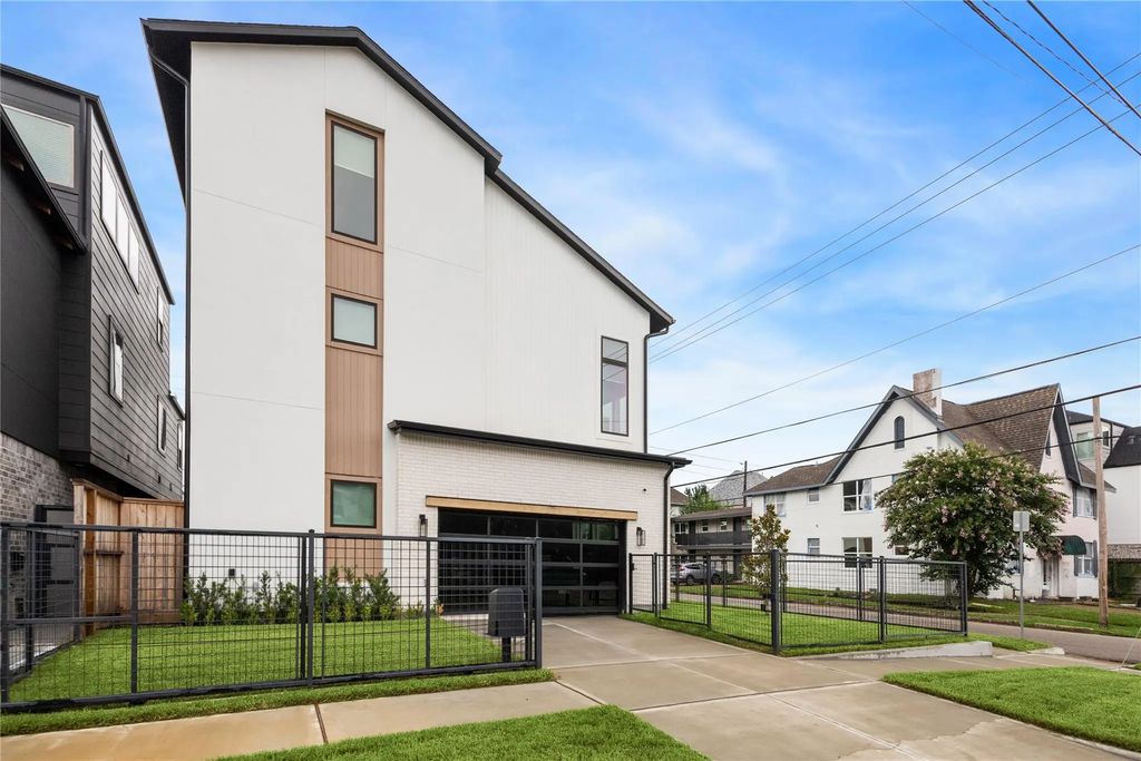 2012 Welch Street, Houston