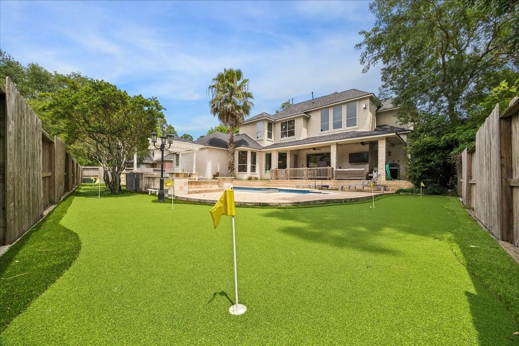 25 Club Oak Court, Kingwood
