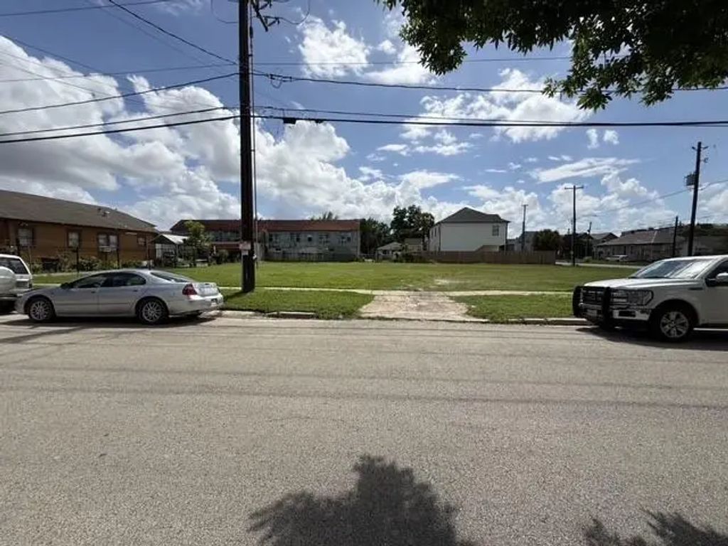 2323 Everett Street, Houston